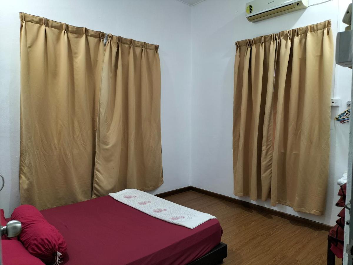 Che Na Homestay Pontian Pontian Kecil Luaran gambar