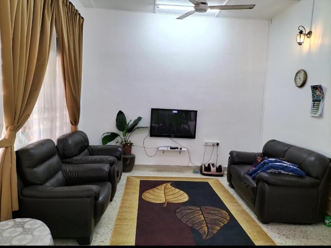 Che Na Homestay Pontian Pontian Kecil Luaran gambar